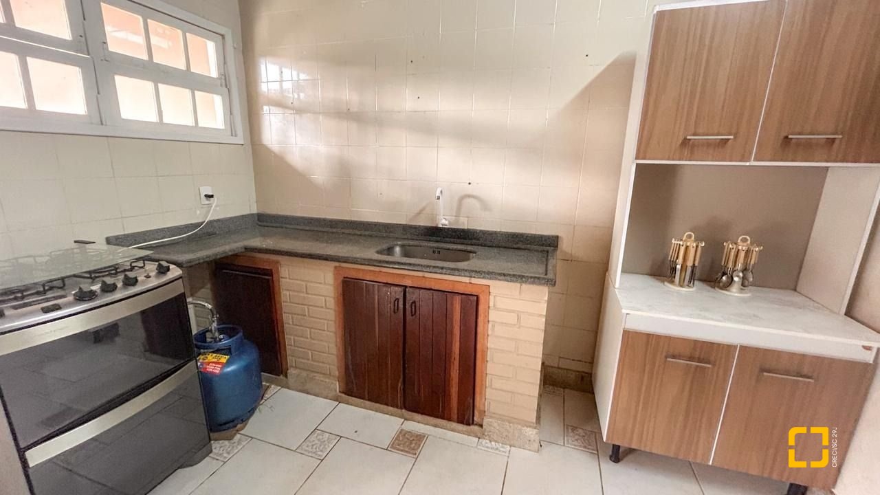 Casa com 420m², 6 quartos (sendo 2 suítes), 3 garagens, no bairro Ponta das Canas em Florianópolis