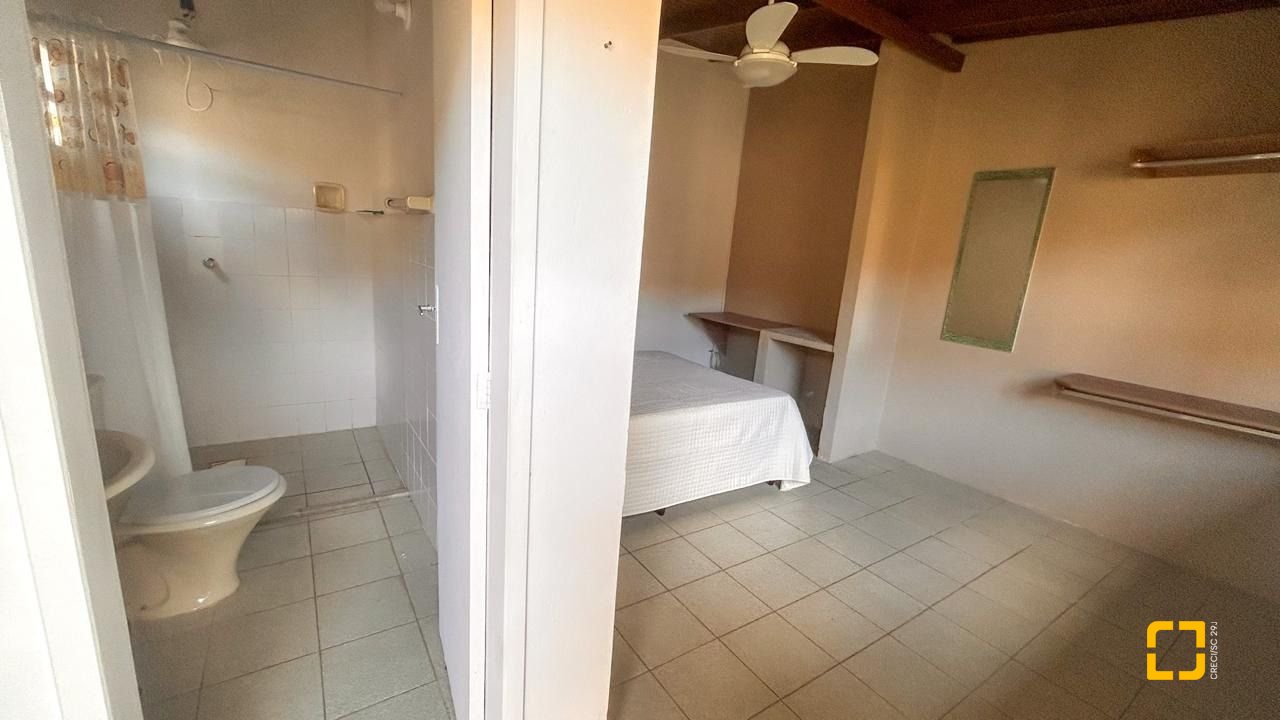 Casa com 420m², 6 quartos (sendo 2 suítes), 3 garagens, no bairro Ponta das Canas em Florianópolis