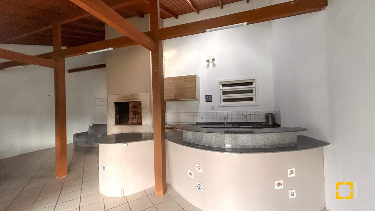 Casa com 420m², 6 quartos (sendo 2 suítes), 3 garagens, no bairro Ponta das Canas em Florianópolis