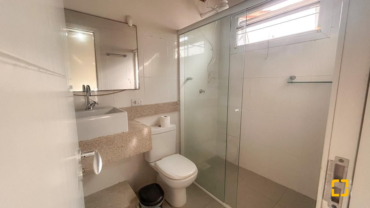Casa com 420m², 6 quartos (sendo 2 suítes), 3 garagens, no bairro Ponta das Canas em Florianópolis