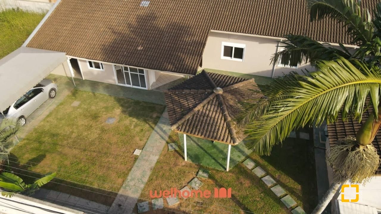 Casa com 420m², 6 quartos (sendo 2 suítes), 3 garagens, no bairro Ponta das Canas em Florianópolis