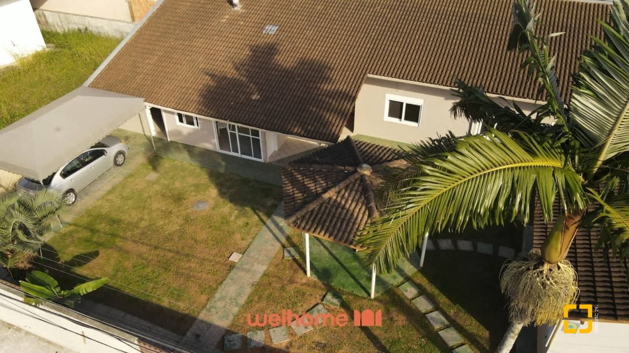 Casa com 420m², 6 quartos (sendo 2 suítes), 3 garagens, no bairro Ponta das Canas em Florianópolis