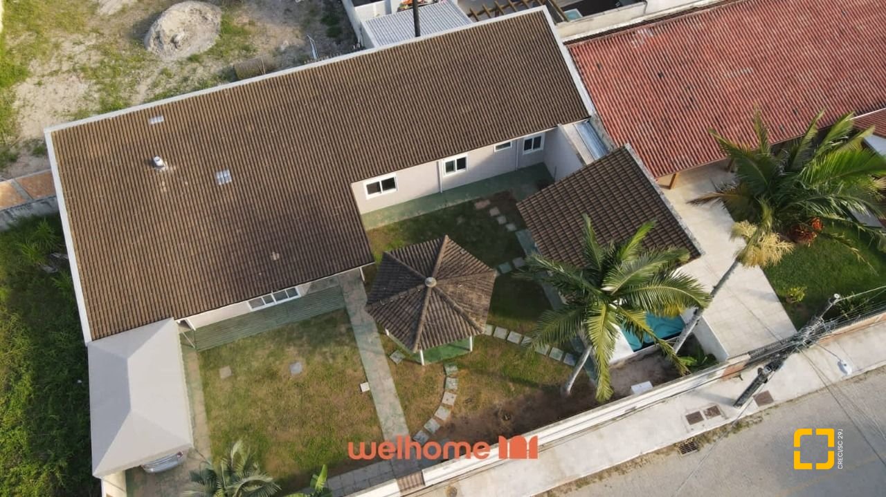 Casa com 420m², 6 quartos (sendo 2 suítes), 3 garagens, no bairro Ponta das Canas em Florianópolis