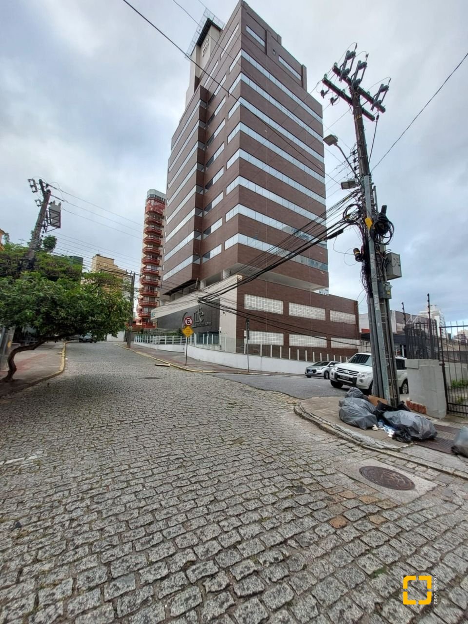 Sala com 77m², 2 garagens, no bairro Centro em Florianópolis