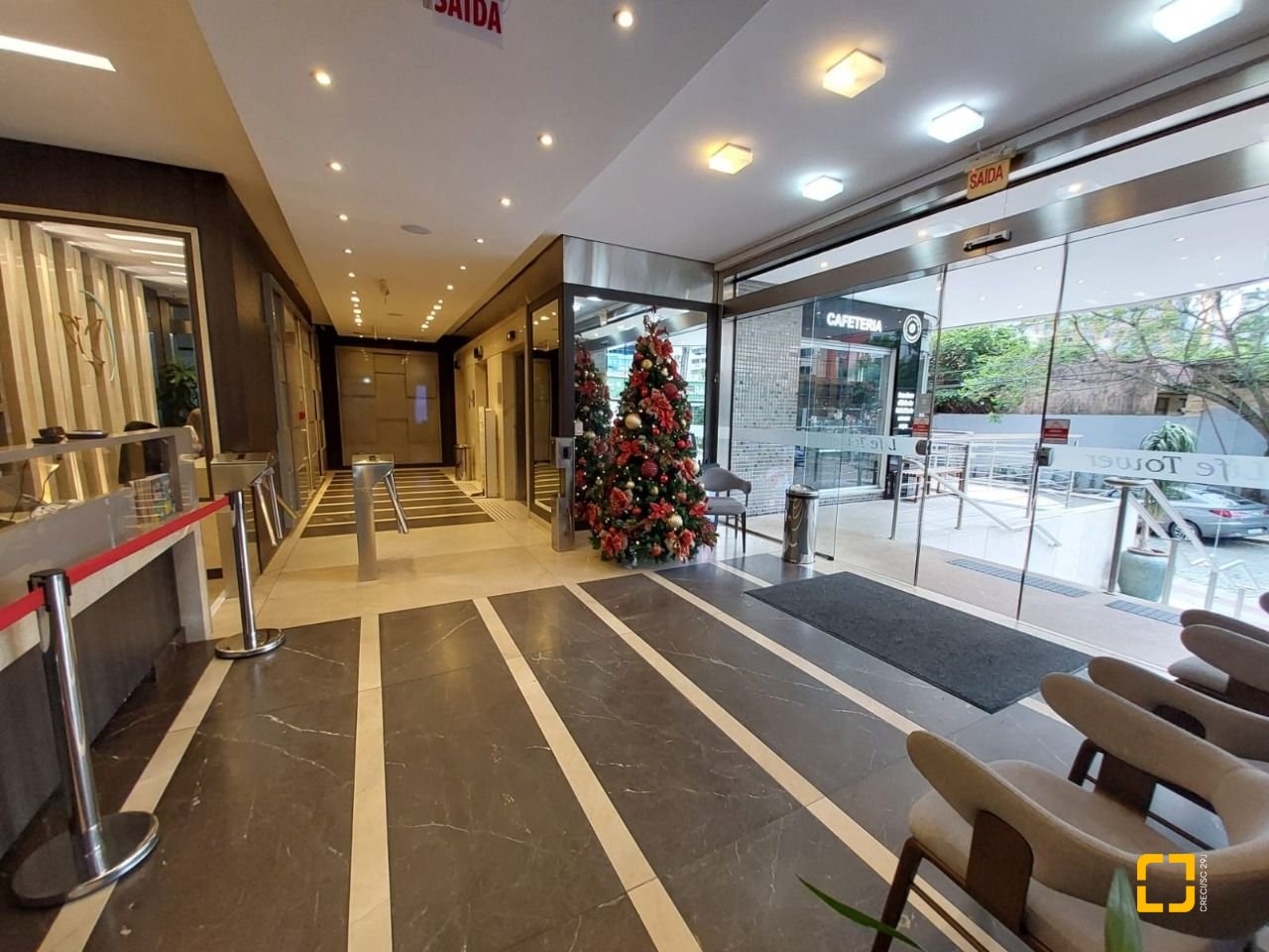 Sala com 77m², 2 garagens, no bairro Centro em Florianópolis