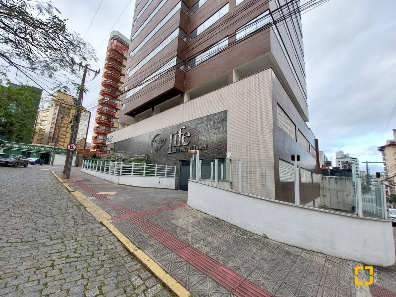 Sala com 77m², 2 garagens, no bairro Centro em Florianópolis