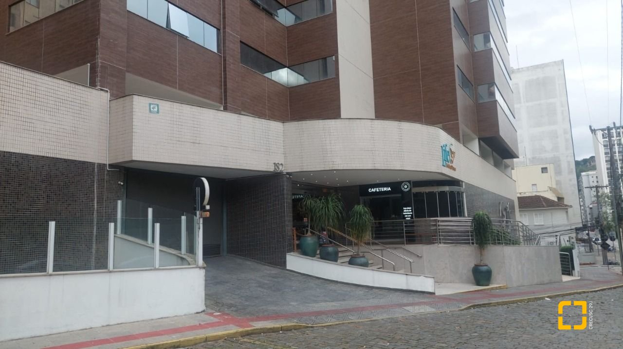 Sala com 77m², 2 garagens, no bairro Centro em Florianópolis