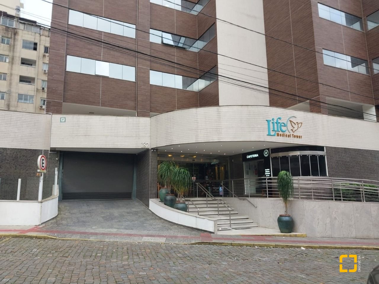 Sala com 77m², 2 garagens, no bairro Centro em Florianópolis