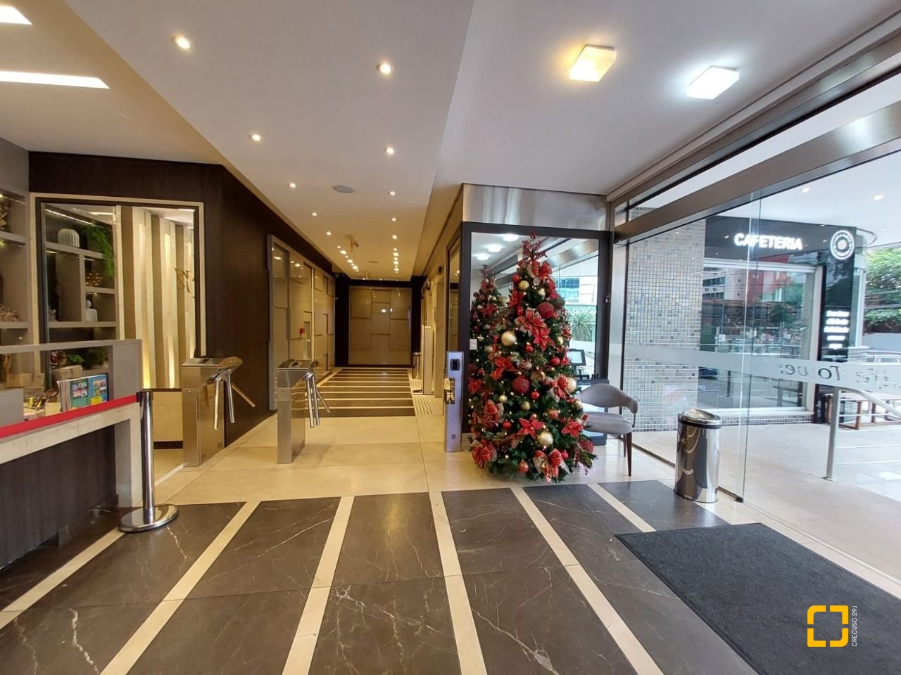 Sala com 77m², 2 garagens, no bairro Centro em Florianópolis