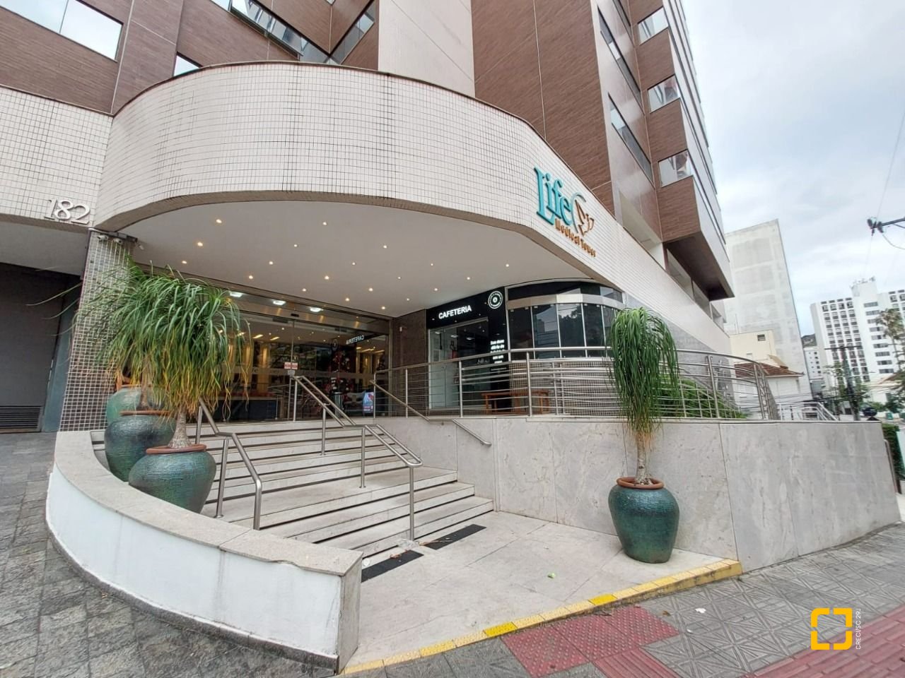 Sala com 77m², 2 garagens, no bairro Centro em Florianópolis