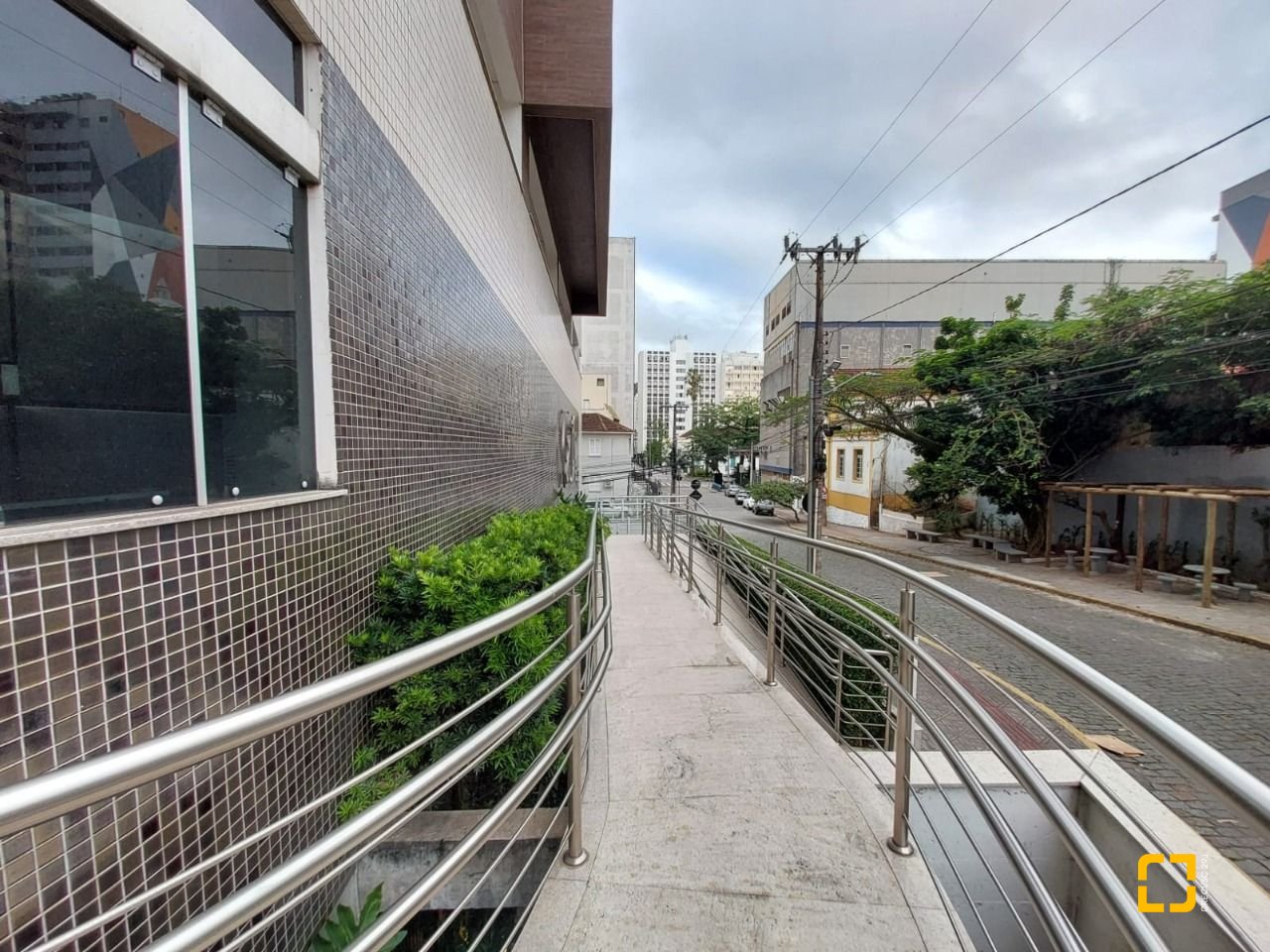 Sala com 77m², 2 garagens, no bairro Centro em Florianópolis