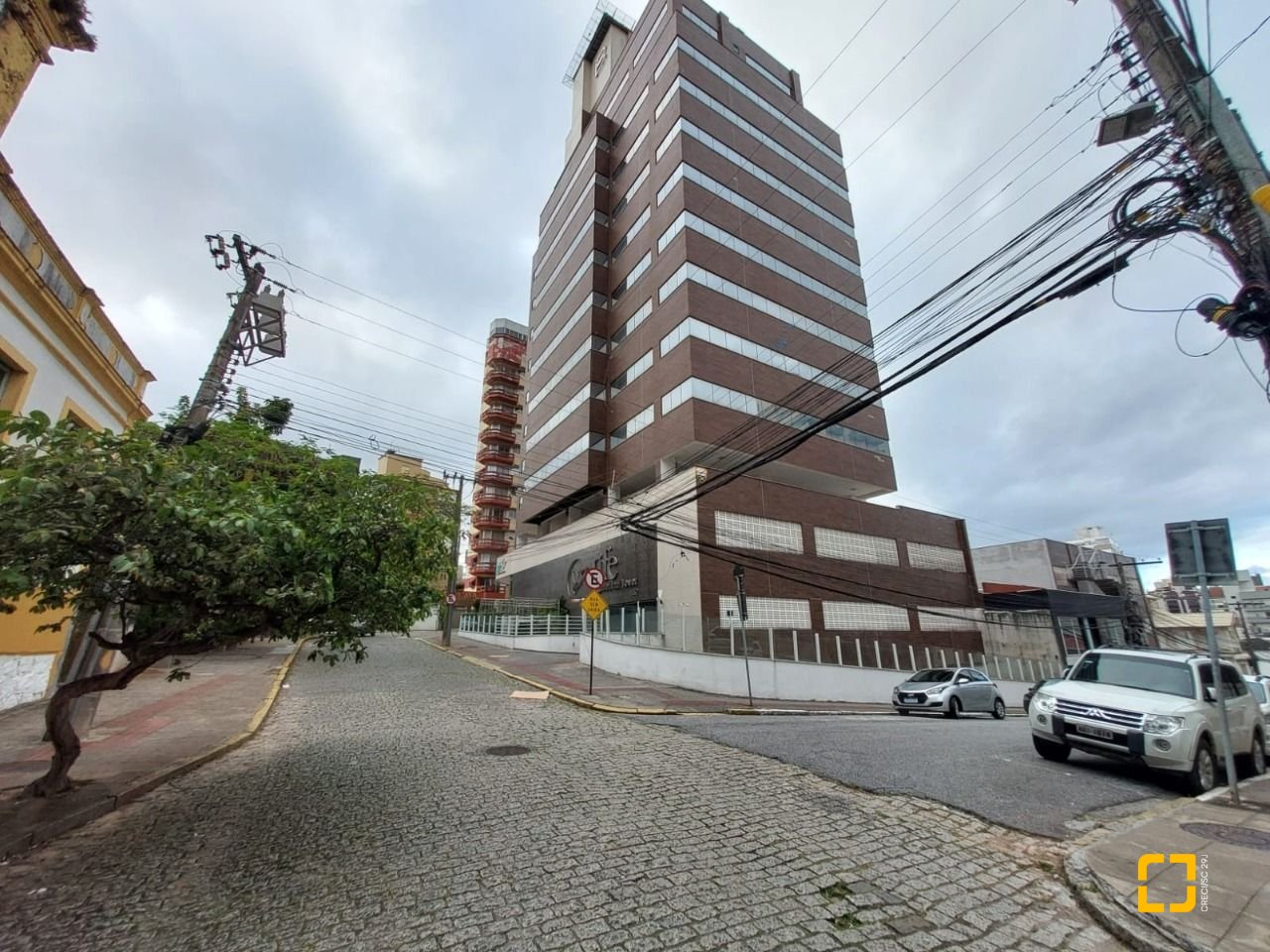 Sala com 77m², 2 garagens, no bairro Centro em Florianópolis