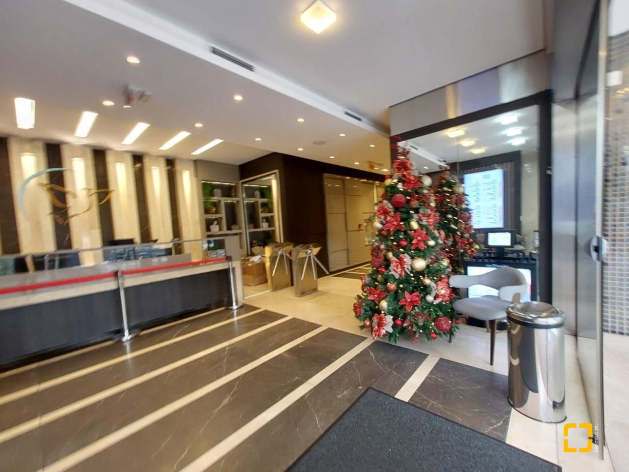 Sala com 77m², 2 garagens, no bairro Centro em Florianópolis