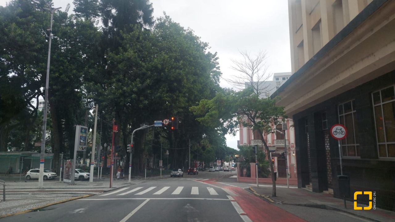 Sala com 77m², 2 garagens, no bairro Centro em Florianópolis