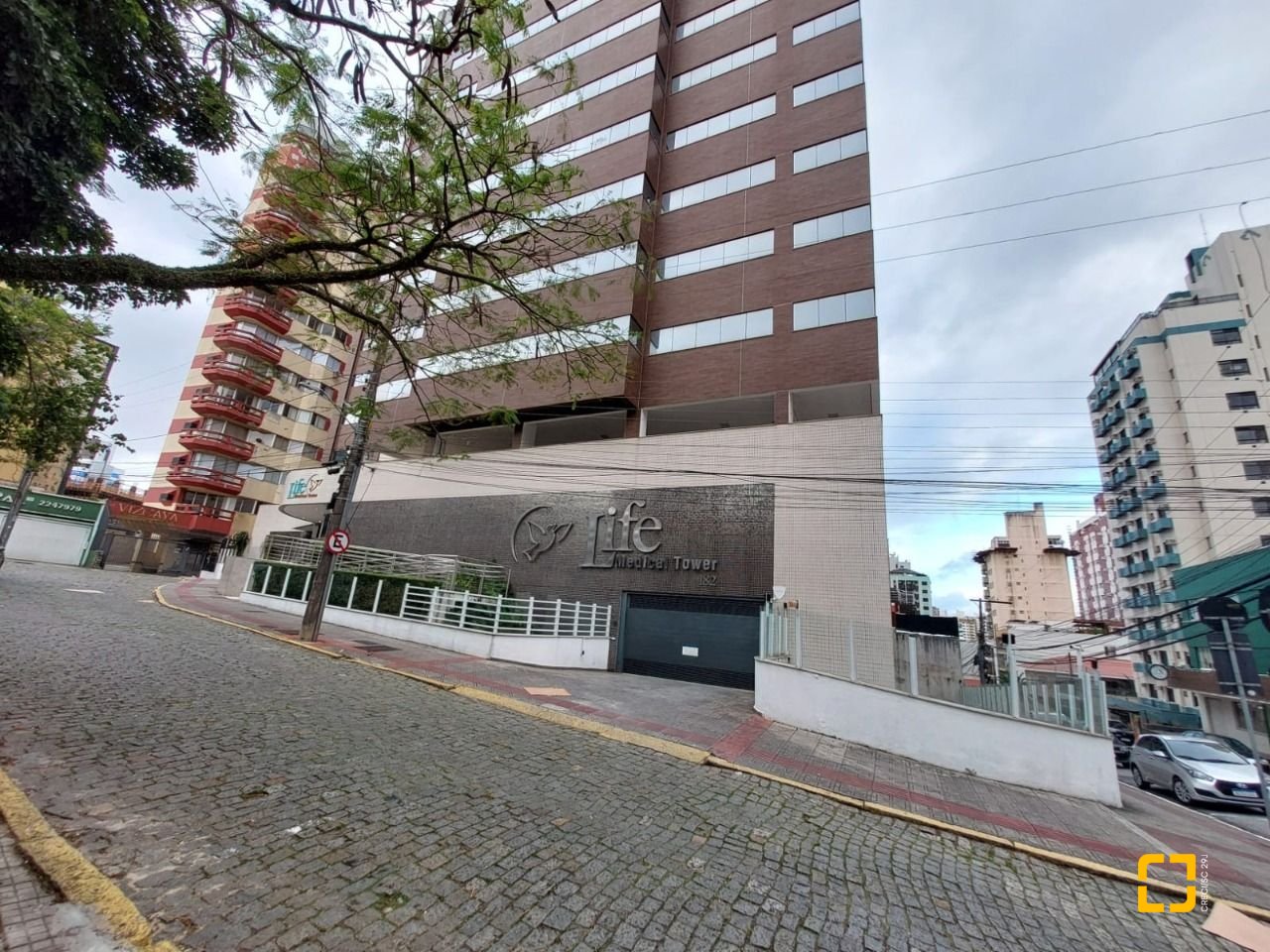 Sala com 77m², 2 garagens, no bairro Centro em Florianópolis