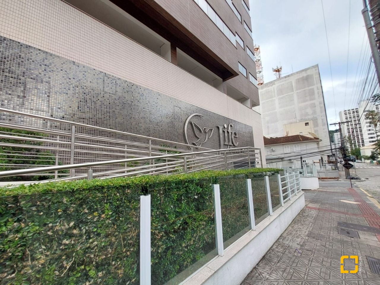 Sala com 77m², 2 garagens, no bairro Centro em Florianópolis