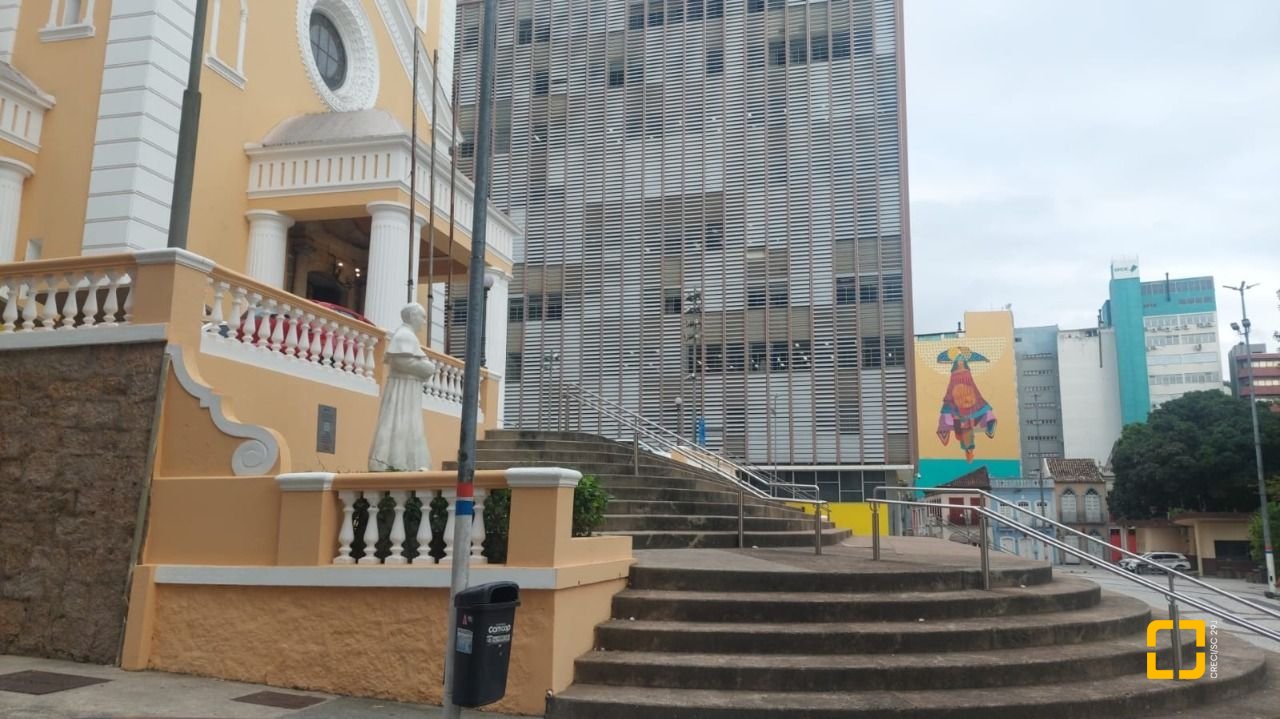 Sala com 77m², 2 garagens, no bairro Centro em Florianópolis