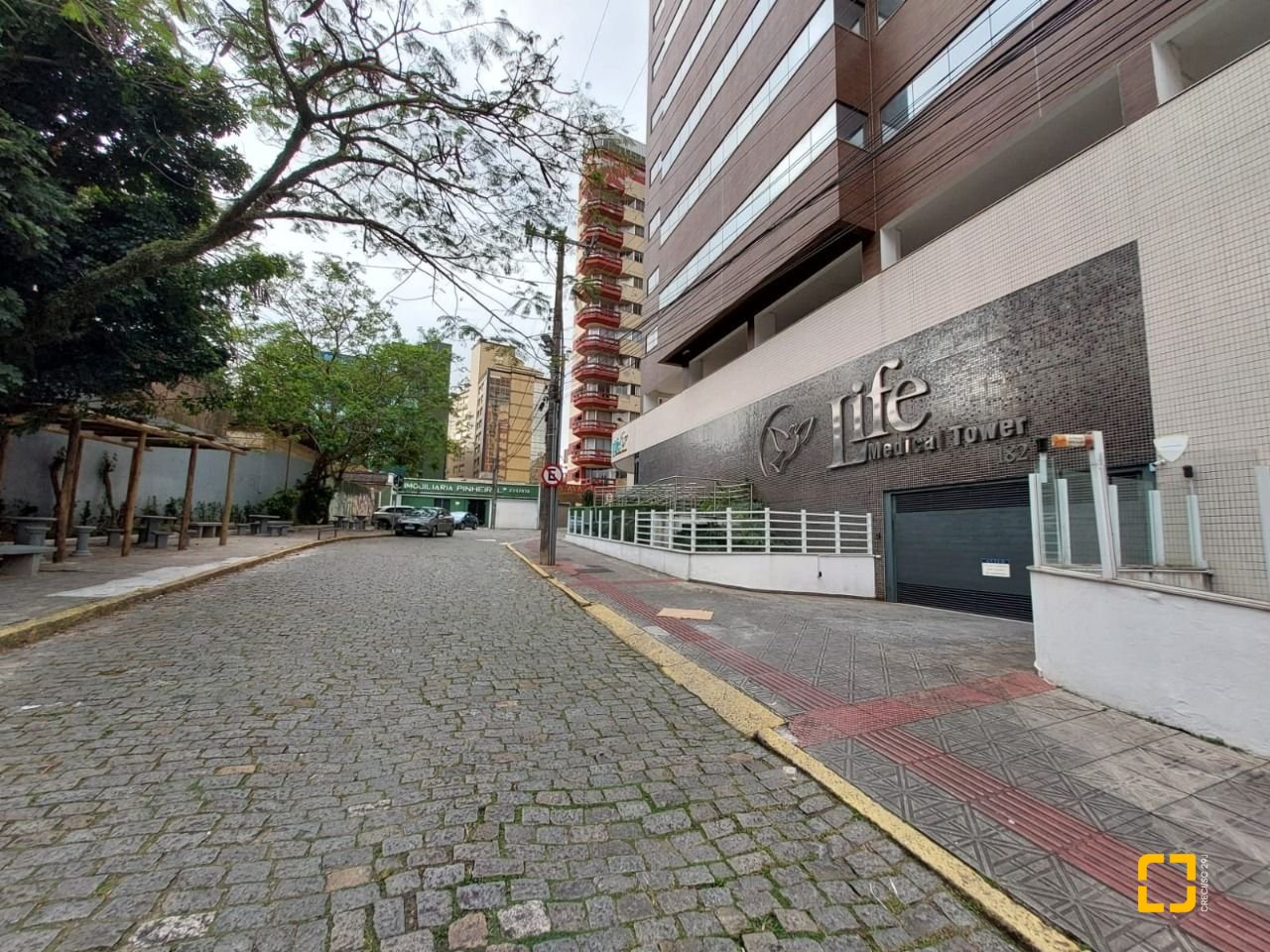 Sala com 77m², 2 garagens, no bairro Centro em Florianópolis