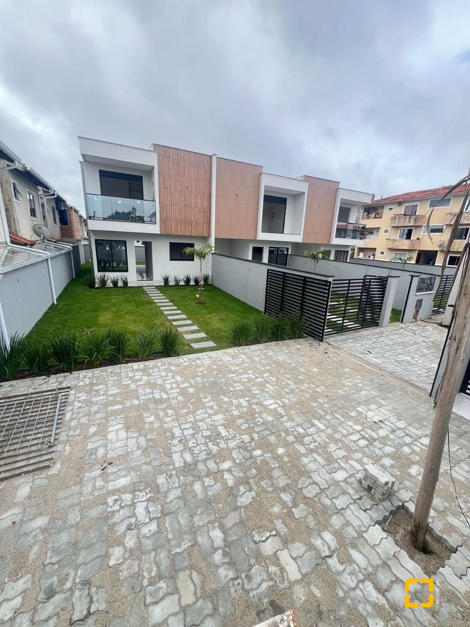 Casa com 124m², 4 quartos (sendo 1 suíte), 2 garagens, no bairro Ingleses em Florianópolis