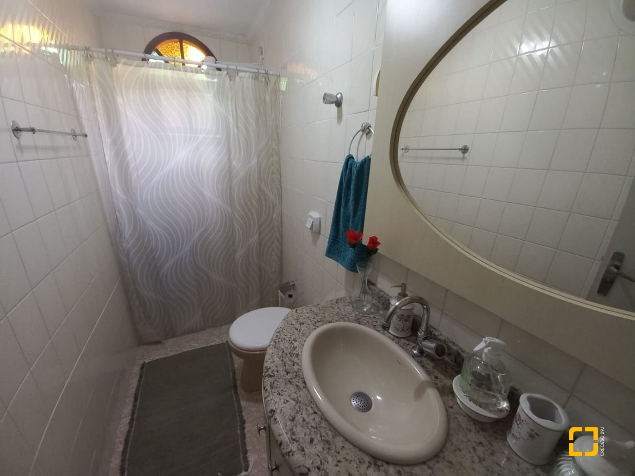 Casa com 197m², 4 quartos (sendo 1 suíte), 3 garagens, no bairro Barreiros em São José
