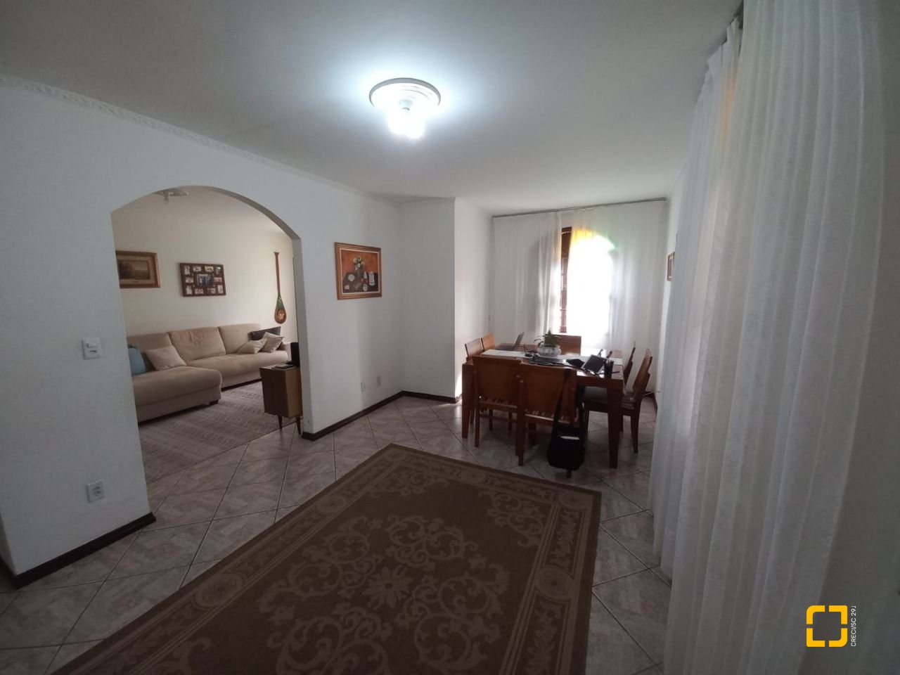 Casa com 197m², 4 quartos (sendo 1 suíte), 3 garagens, no bairro Barreiros em São José