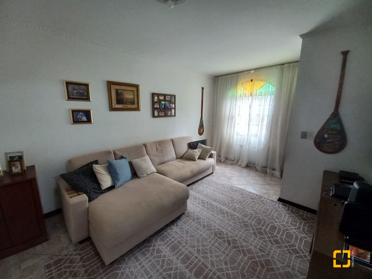 Casa com 197m², 4 quartos (sendo 1 suíte), 3 garagens, no bairro Barreiros em São José