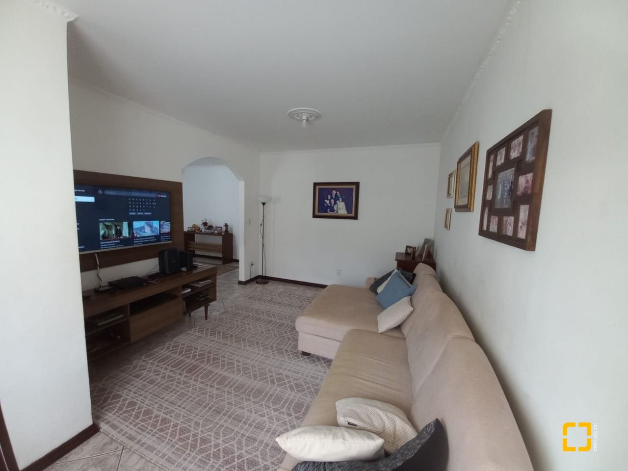 Casa com 197m², 4 quartos (sendo 1 suíte), 3 garagens, no bairro Barreiros em São José