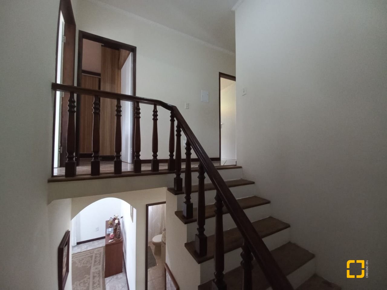 Casa com 197m², 4 quartos (sendo 1 suíte), 3 garagens, no bairro Barreiros em São José