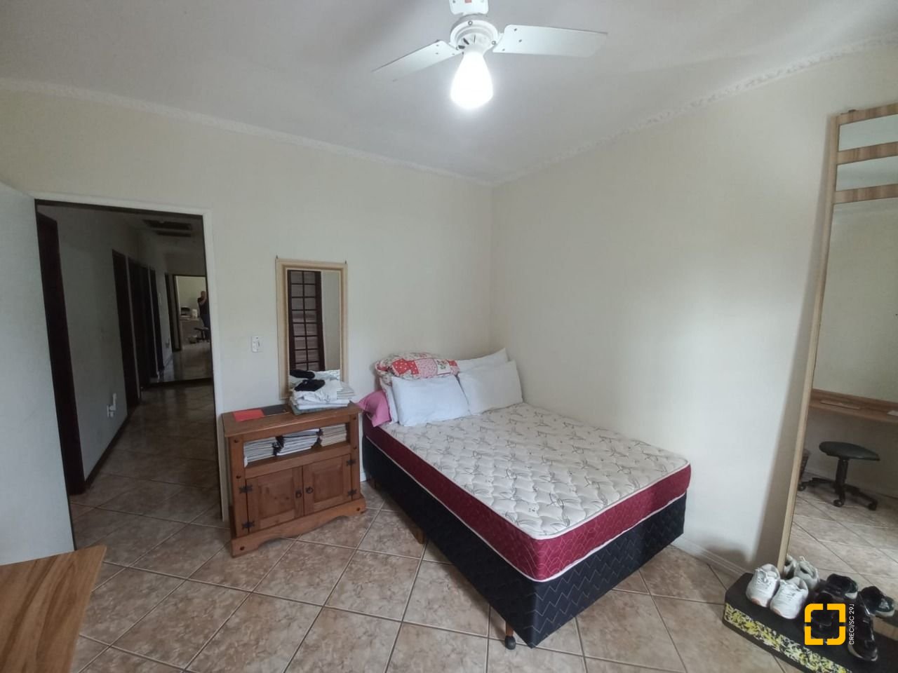Casa com 197m², 4 quartos (sendo 1 suíte), 3 garagens, no bairro Barreiros em São José