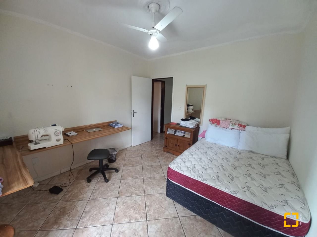 Casa com 197m², 4 quartos (sendo 1 suíte), 3 garagens, no bairro Barreiros em São José