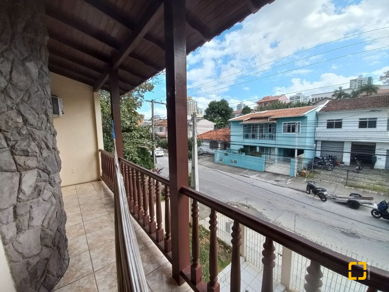 Casa com 197m², 4 quartos (sendo 1 suíte), 3 garagens, no bairro Barreiros em São José