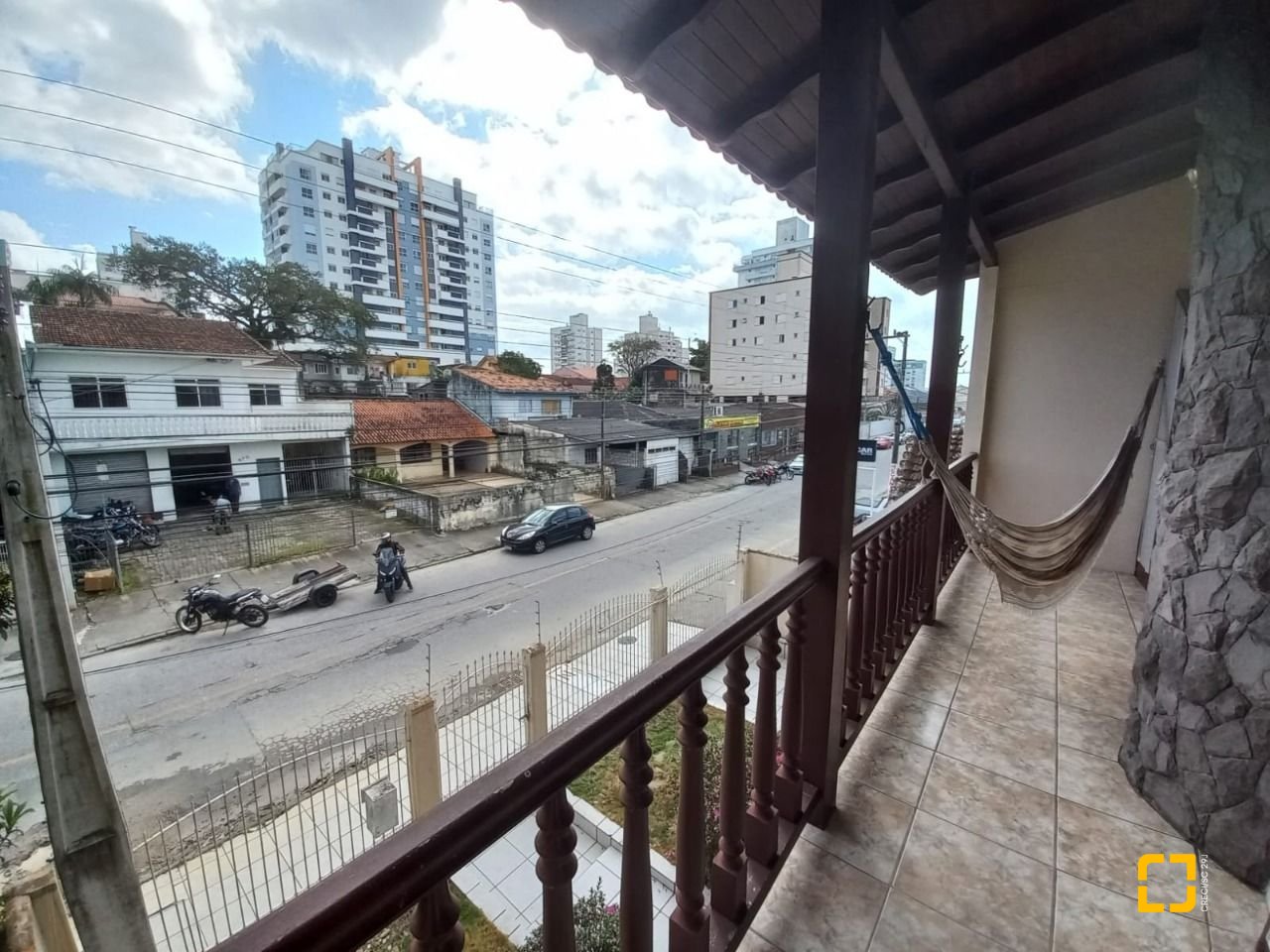 Casa com 197m², 4 quartos (sendo 1 suíte), 3 garagens, no bairro Barreiros em São José