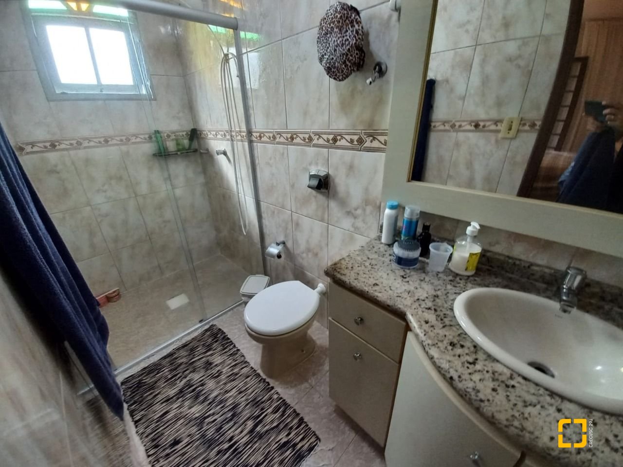 Casa com 197m², 4 quartos (sendo 1 suíte), 3 garagens, no bairro Barreiros em São José