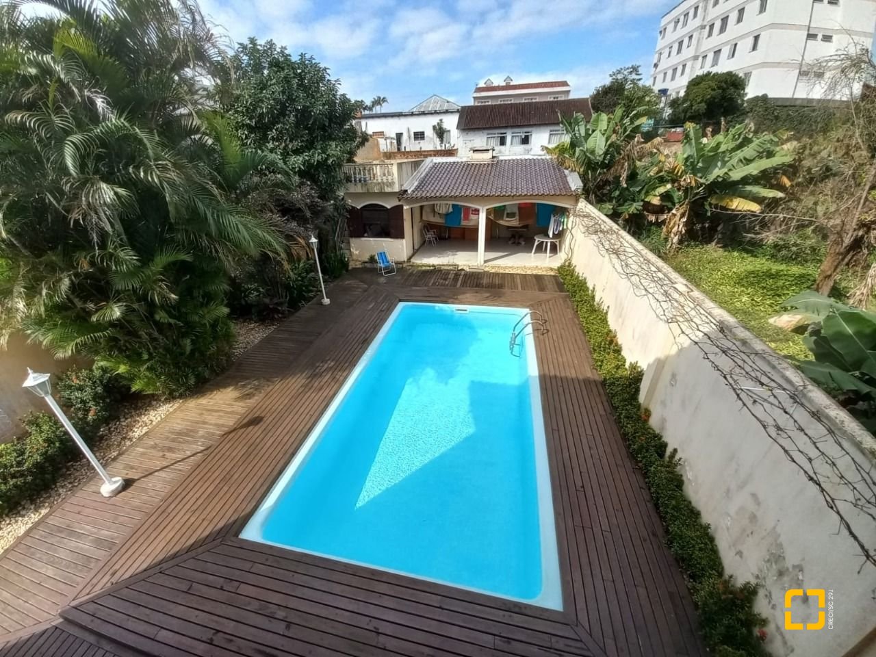 Casa com 197m², 4 quartos (sendo 1 suíte), 3 garagens, no bairro Barreiros em São José