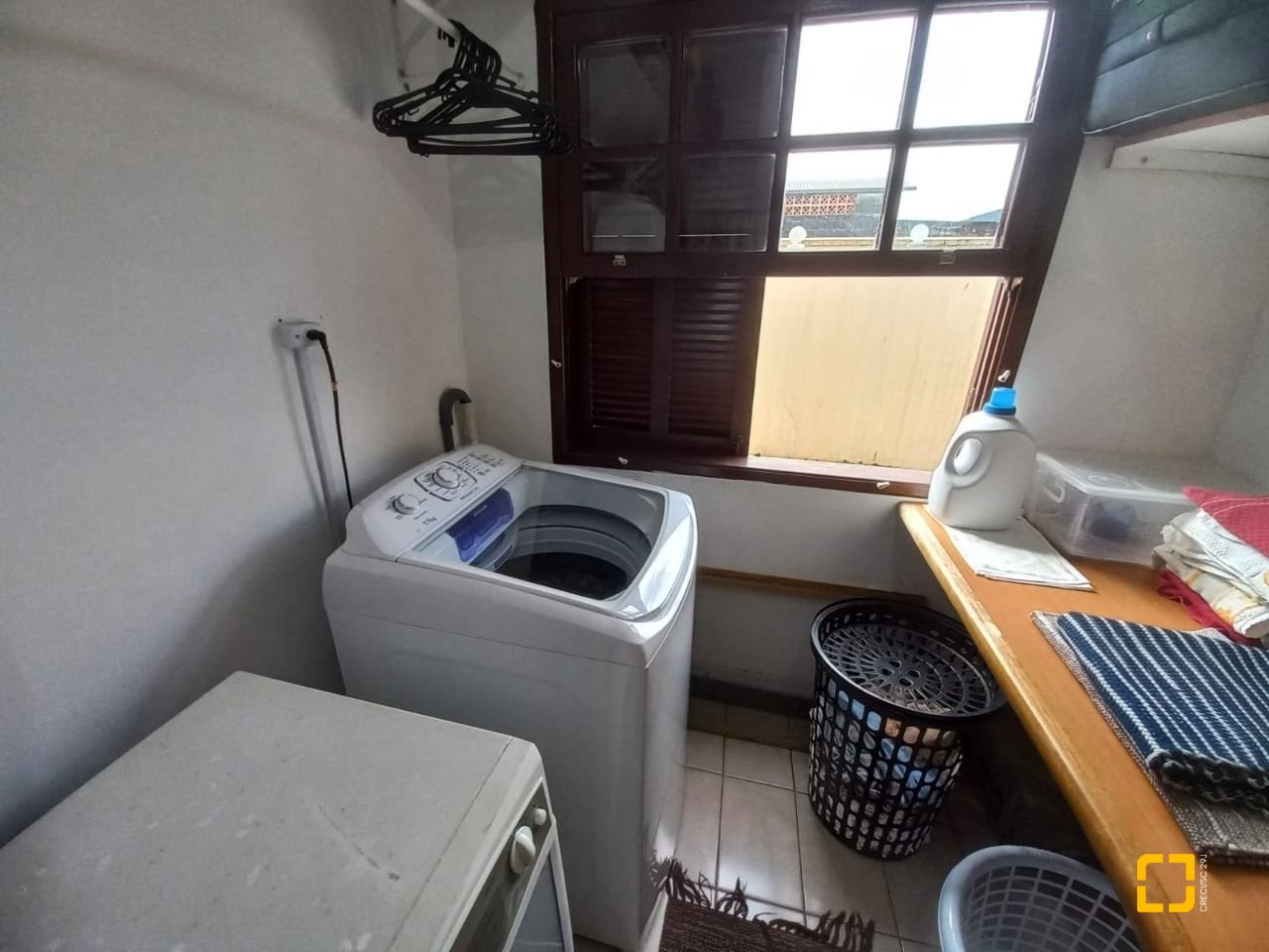 Casa com 197m², 4 quartos (sendo 1 suíte), 3 garagens, no bairro Barreiros em São José