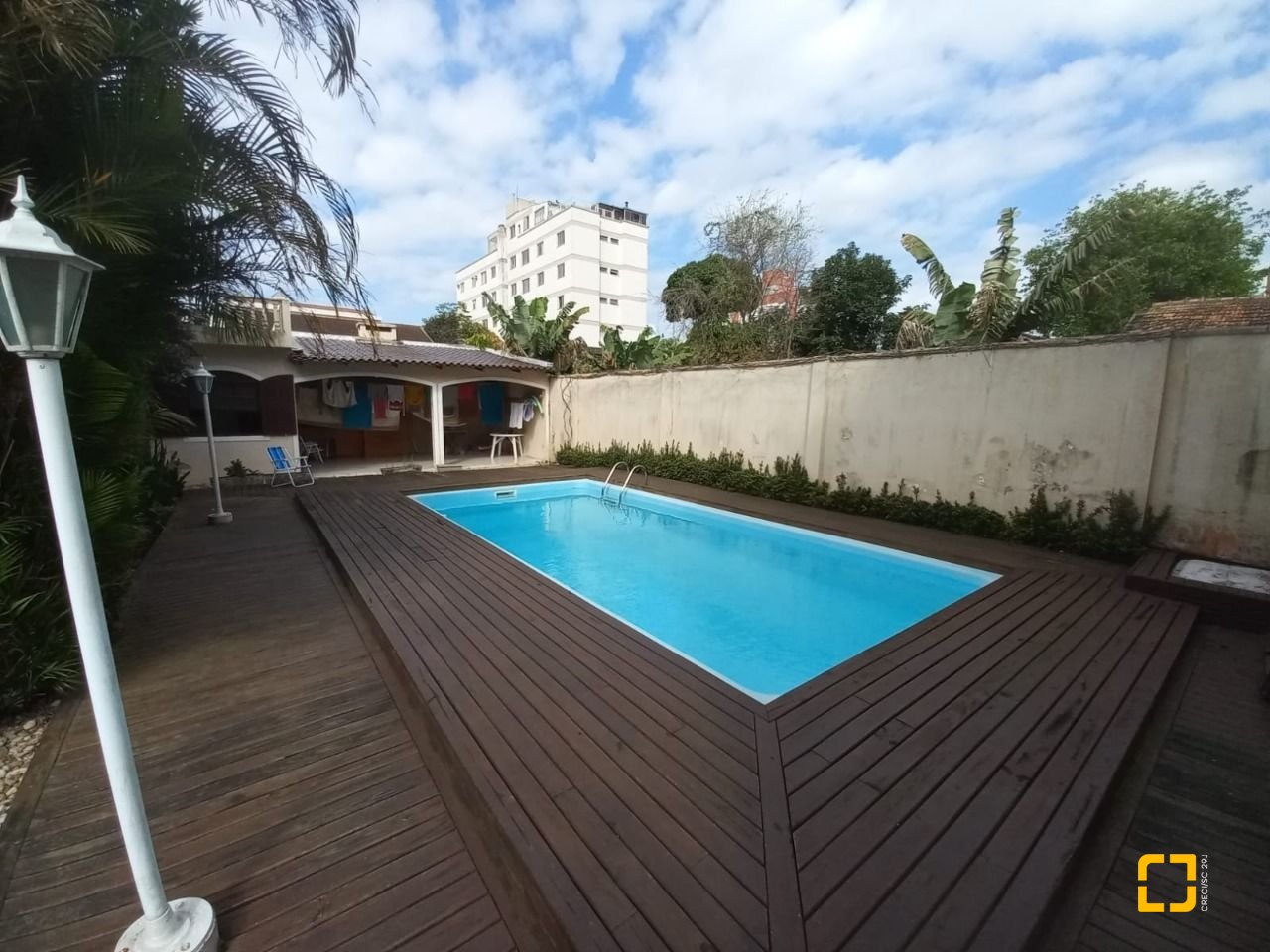 Casa com 197m², 4 quartos (sendo 1 suíte), 3 garagens, no bairro Barreiros em São José
