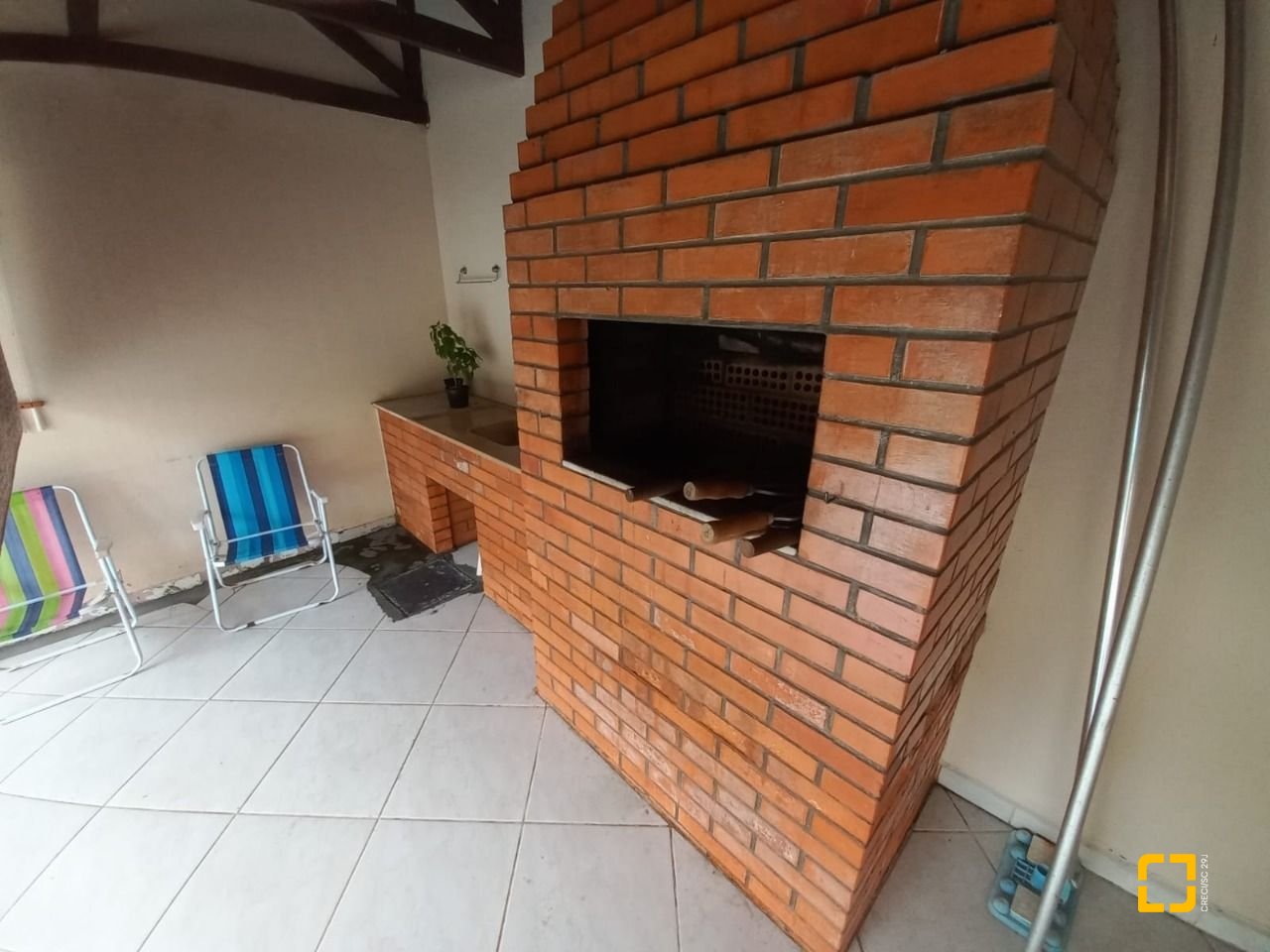 Casa com 197m², 4 quartos (sendo 1 suíte), 3 garagens, no bairro Barreiros em São José