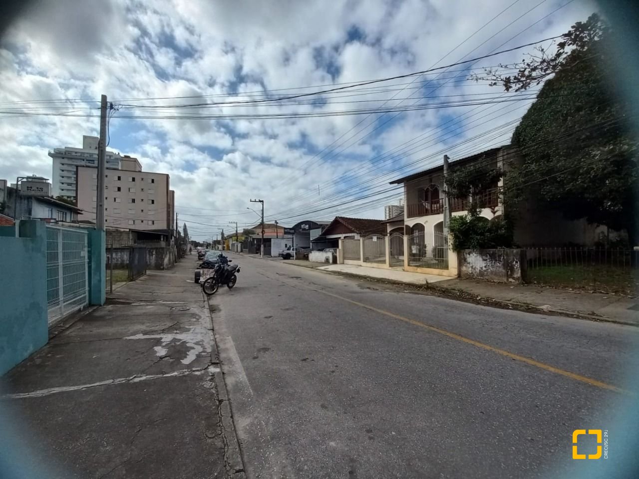 Casa com 197m², 4 quartos (sendo 1 suíte), 3 garagens, no bairro Barreiros em São José