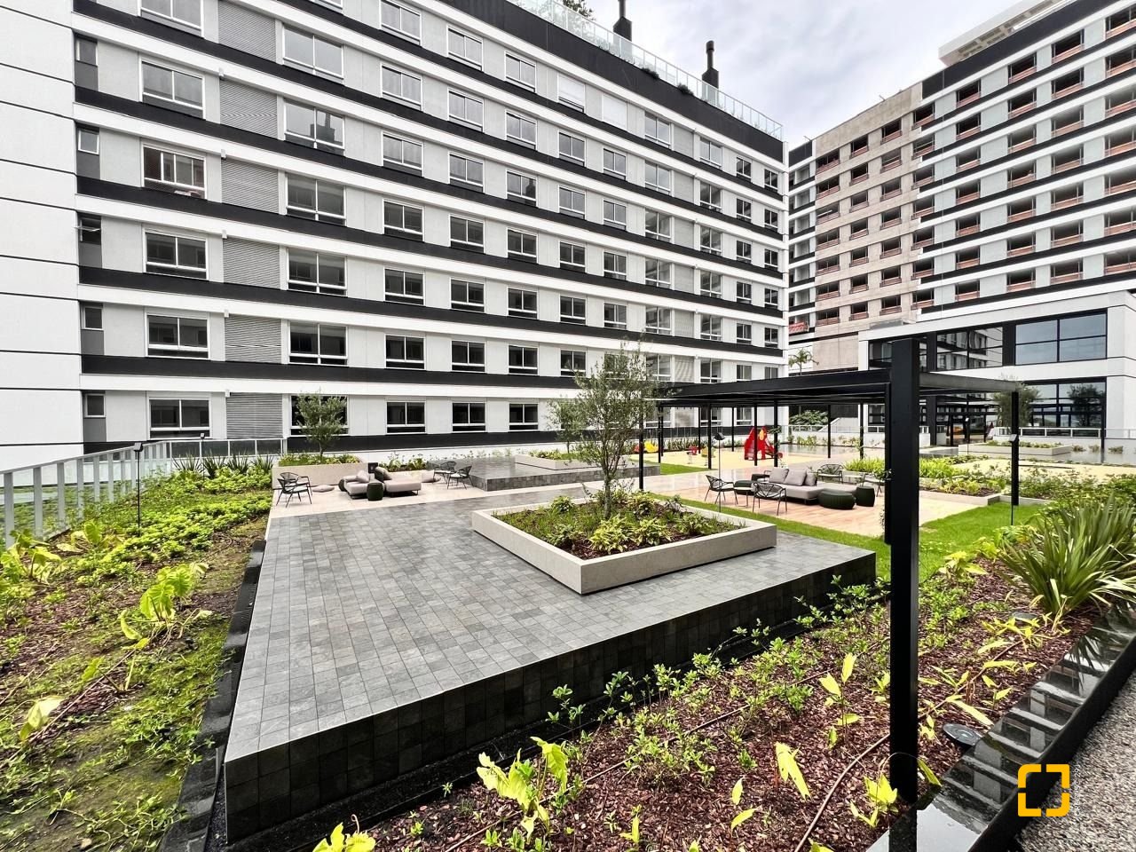 Apartamento com 99m², 4 quartos (sendo 2 suítes), 1 garagem, no bairro Jardim Atlântico em Florianópolis