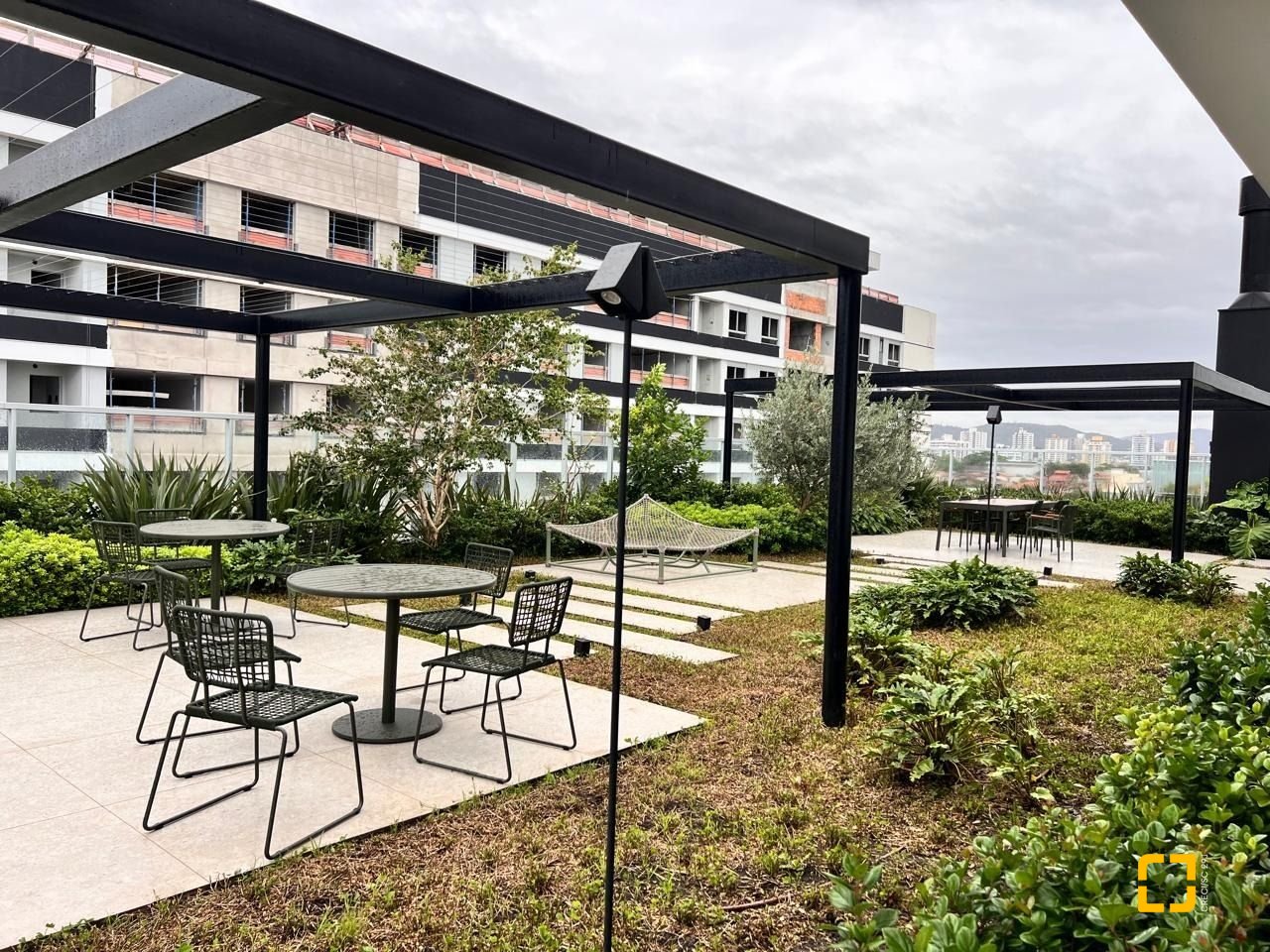 Apartamento com 99m², 4 quartos (sendo 2 suítes), 1 garagem, no bairro Jardim Atlântico em Florianópolis