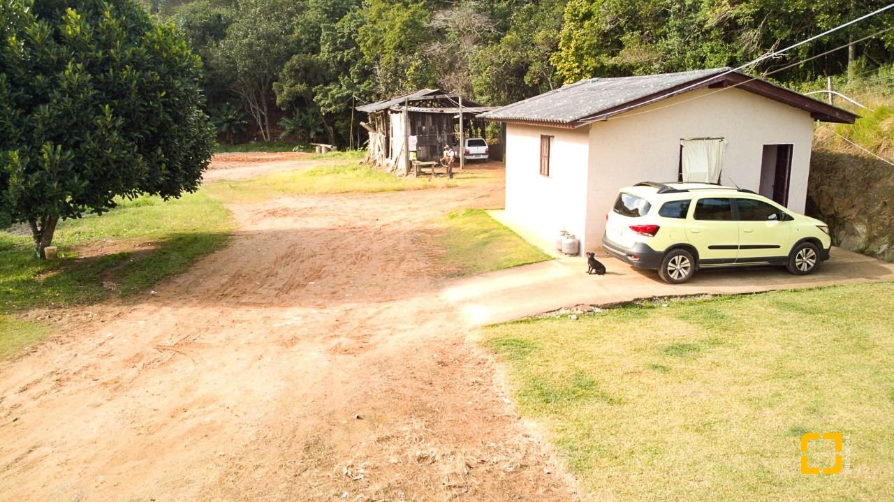 Casa com 150m², 4 quartos, 2 garagens, no bairro Vargem Grande em Florianópolis