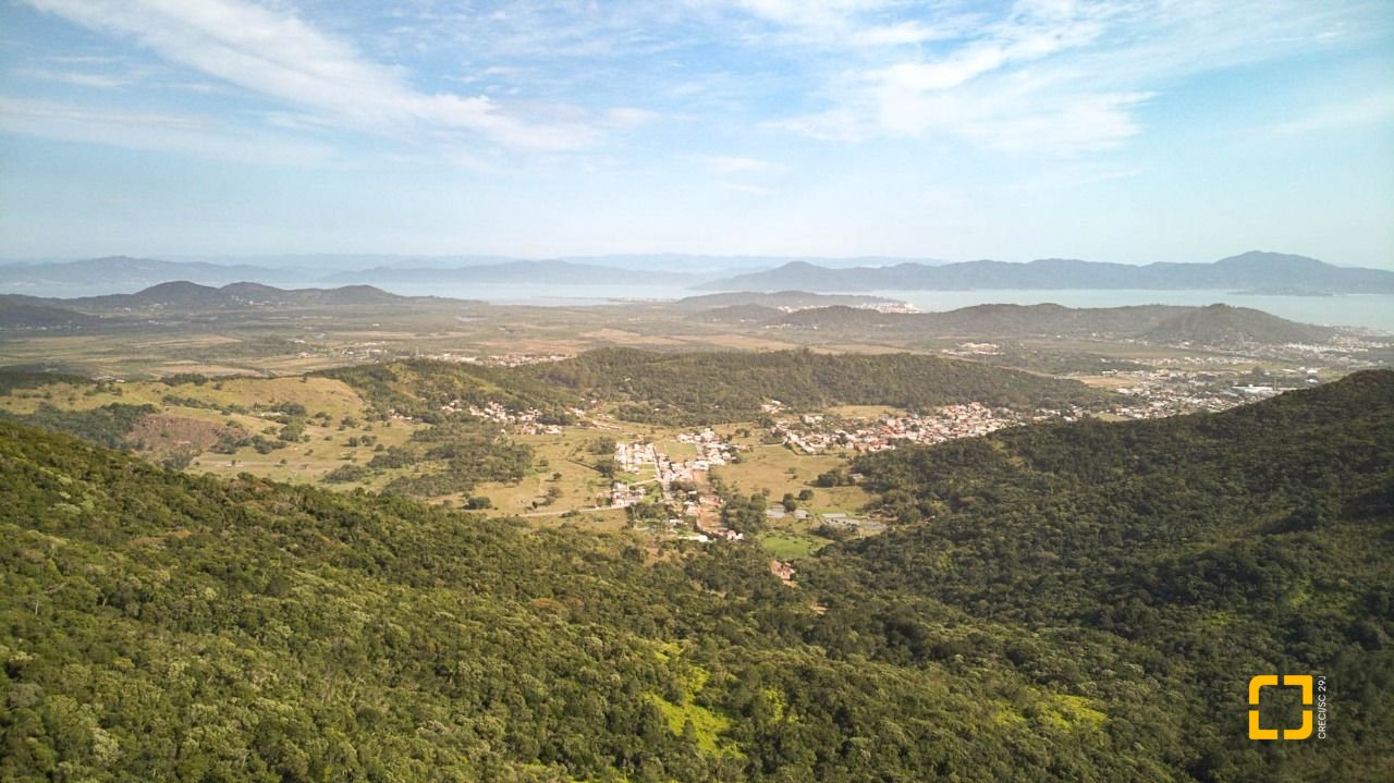 Casa com 150m², 4 quartos, 2 garagens, no bairro Vargem Grande em Florianópolis