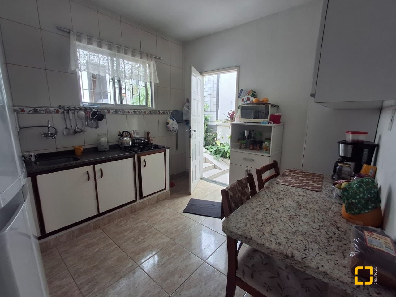 Casa com 200m², 3 quartos (sendo 1 suíte), 1 garagem, no bairro Estreito em Florianópolis