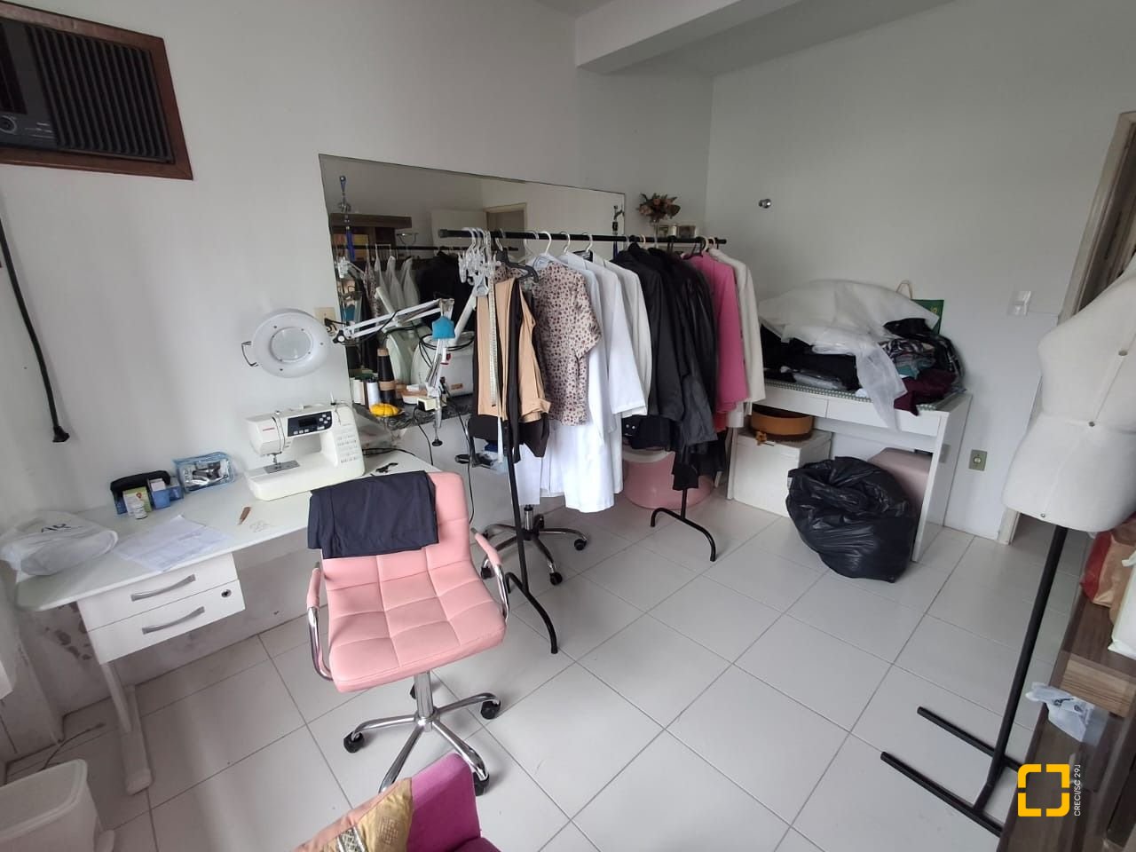 Casa com 200m², 3 quartos (sendo 1 suíte), 1 garagem, no bairro Estreito em Florianópolis