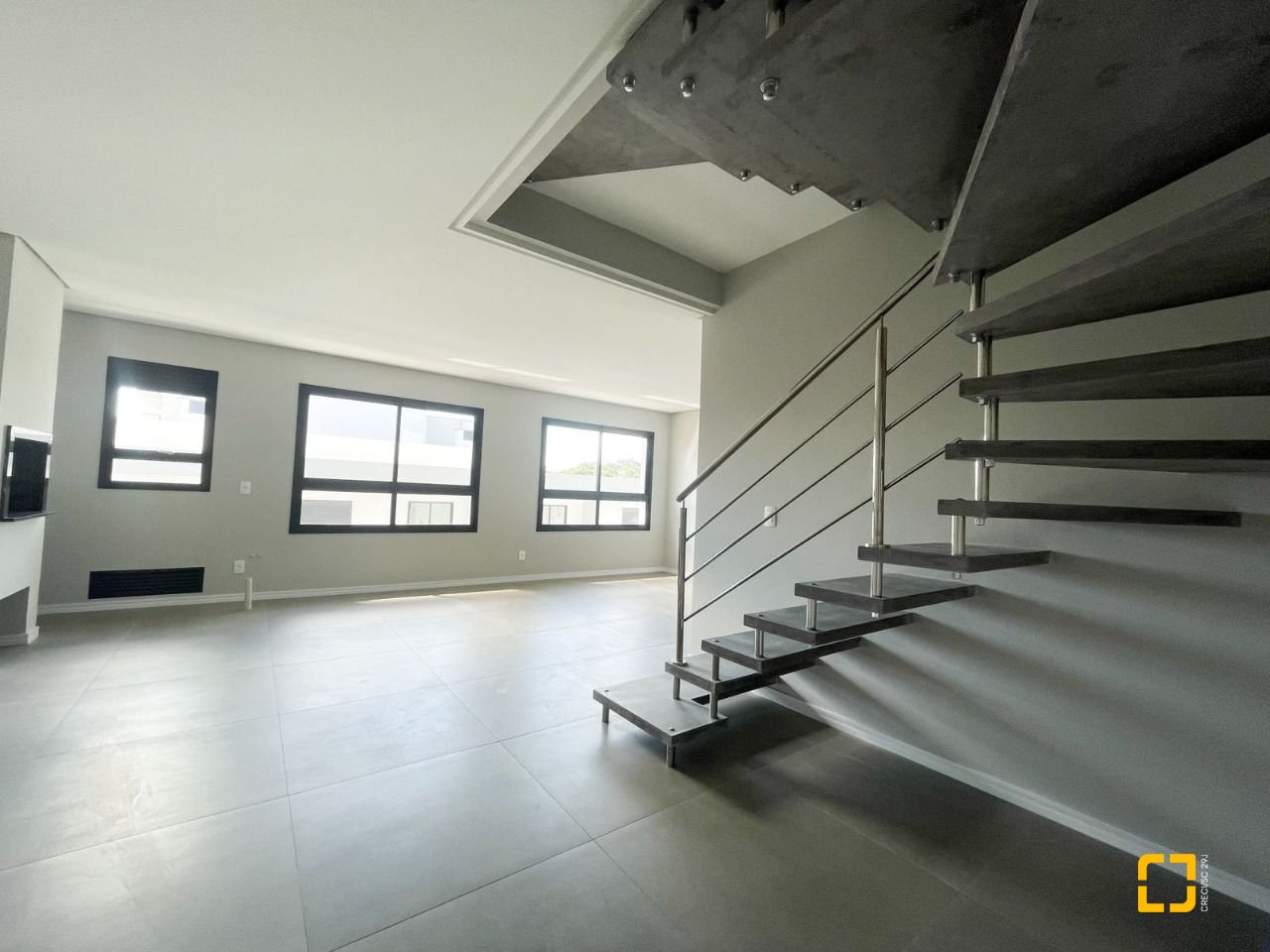 Apartamento com 92m², 4 quartos (sendo 2 suítes), 2 garagens, no bairro Cachoeira do Bom Jesus em Florianópolis