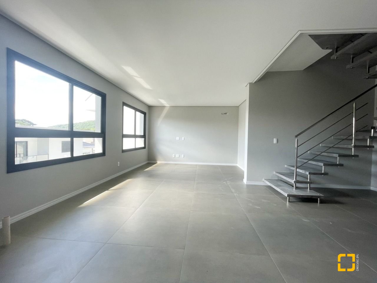 Apartamento com 92m², 4 quartos (sendo 2 suítes), 2 garagens, no bairro Cachoeira do Bom Jesus em Florianópolis