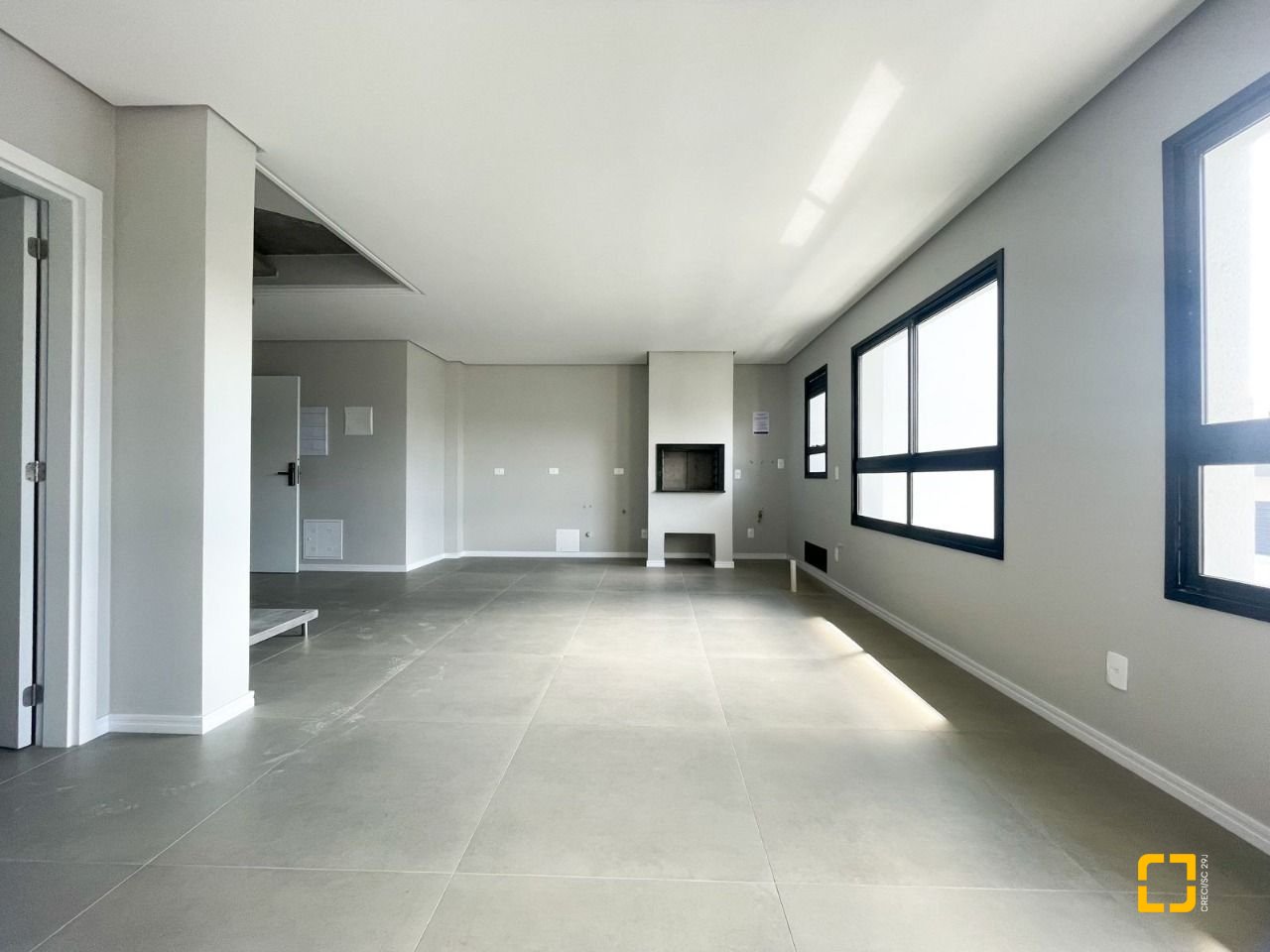 Apartamento com 92m², 4 quartos (sendo 2 suítes), 2 garagens, no bairro Cachoeira do Bom Jesus em Florianópolis