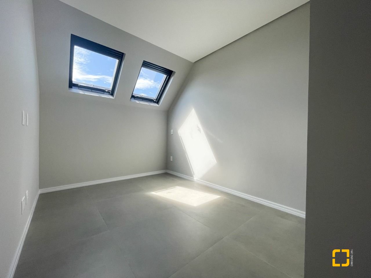 Apartamento com 92m², 4 quartos (sendo 2 suítes), 2 garagens, no bairro Cachoeira do Bom Jesus em Florianópolis