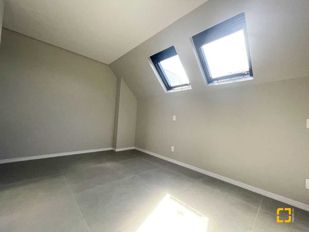 Apartamento com 92m², 4 quartos (sendo 2 suítes), 2 garagens, no bairro Cachoeira do Bom Jesus em Florianópolis