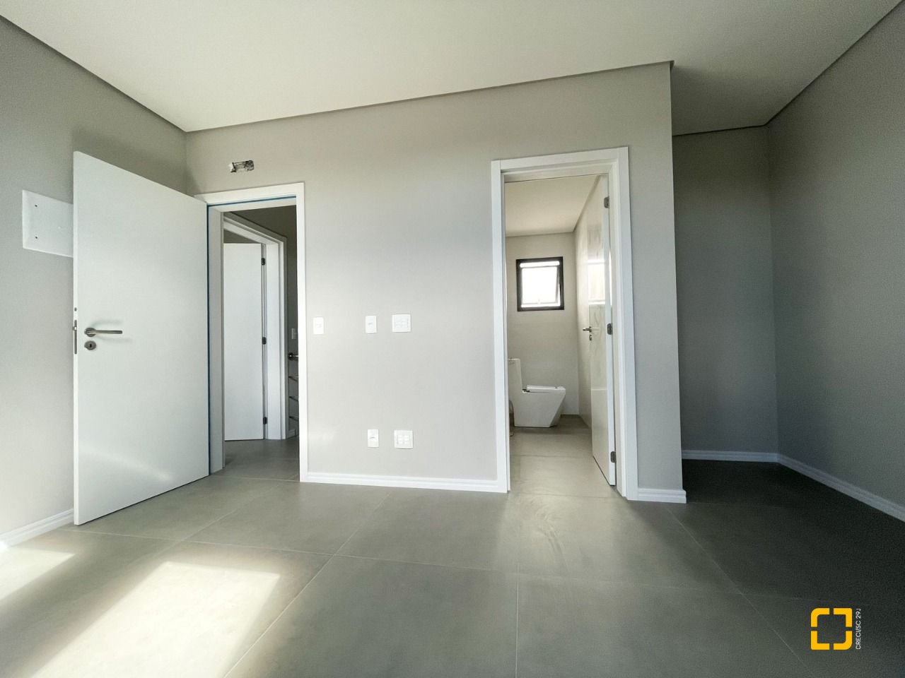 Apartamento com 92m², 4 quartos (sendo 2 suítes), 2 garagens, no bairro Cachoeira do Bom Jesus em Florianópolis